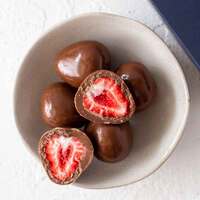 Organic Milk Choc freeze-dried Strawberries